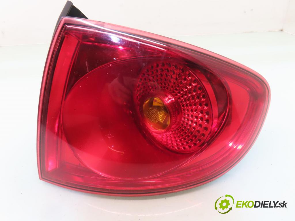 SEAT ALTEA (5P1) MINIVAN 2005 77,00 1.9 TDI PD 105 - BXE 1896,00 Svetlo pravé zadné 5P0945096D ; 5P0945112