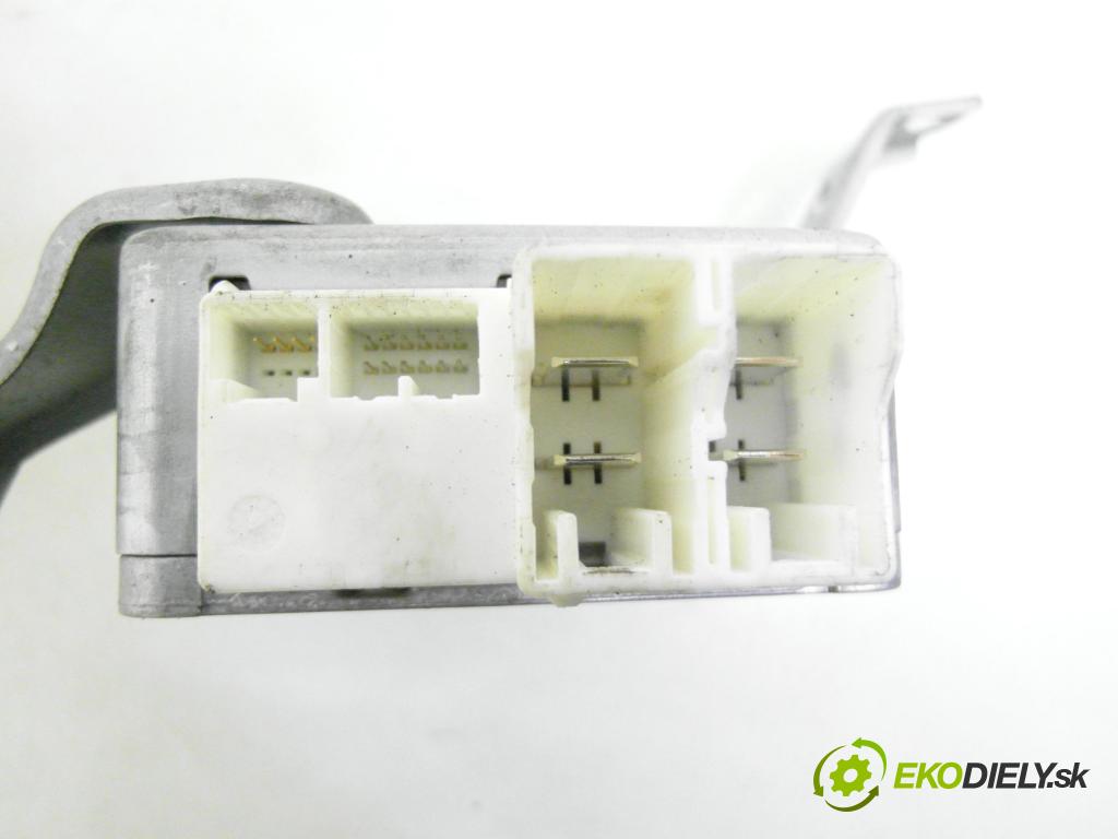 TOYOTA YARIS (_P1_) HB 2005 64,00 1.3 (SCP12_) - 2SZ-FE 1298,00 SLOUPEC / PODPORA elektrický 896500D030 ; 6900000565 ; K9101100