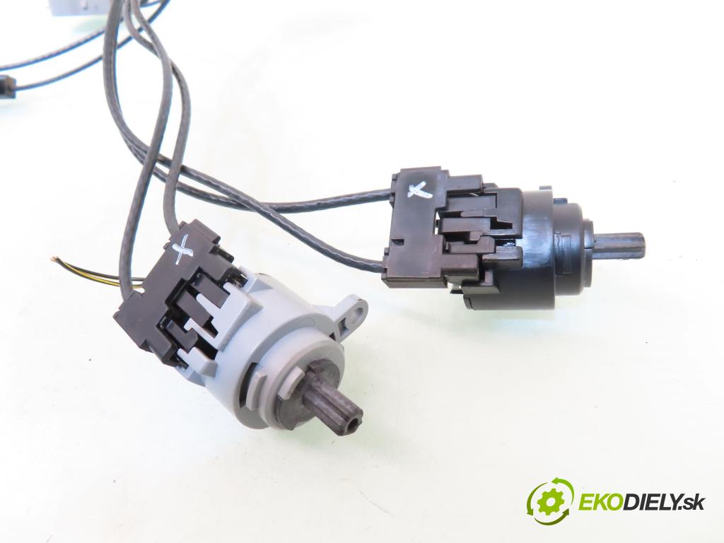 FORD FOCUS (DAW, DBW) HB 1998 74,00 1.6 16V - FYDC 1596,00 Lanko panel kúrenia 98AB11504AE ; 98AB11503AE