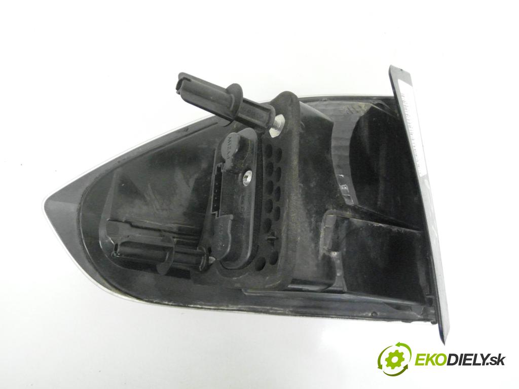 FORD S-MAX (WA6) MINIVAN 2006 107,00 2 - AOWA 1999,00 Svetlo pravé zadné