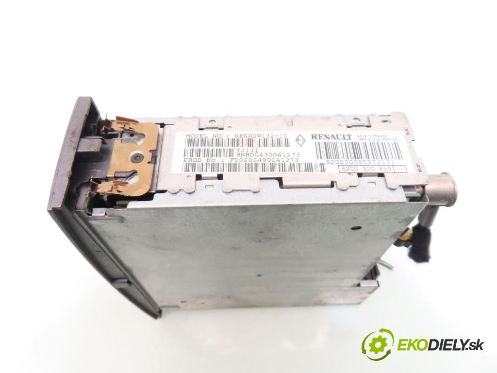 RENAULT SCENIC II (JM0/1_) MINIVAN 2005 88,00 1.9 DCI - F9Q 812 1870,00 RADIO CD 8200300859