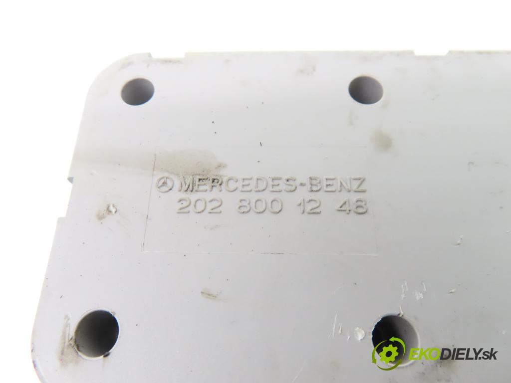 MERCEDES-BENZ KLASA C (W202) SEDAN 1995 110,00 C 220 (202.022) - M 111.961 2199,00 motorek zámku centrálního 2028001248