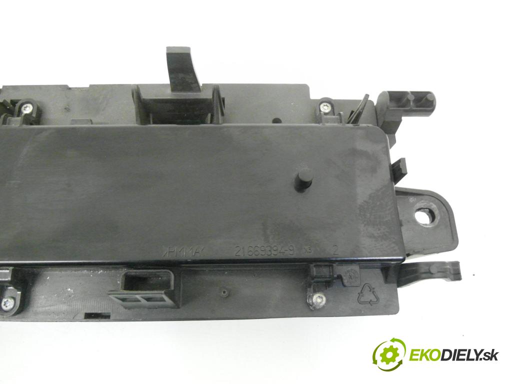 RENAULT SCENIC II (JM0/1_) MINIVAN 2005 88,00 1.9 DCI - F9Q 812 1870,00 Prístrojovka elektrický P8200365607D ; 216693999 ; 216771074