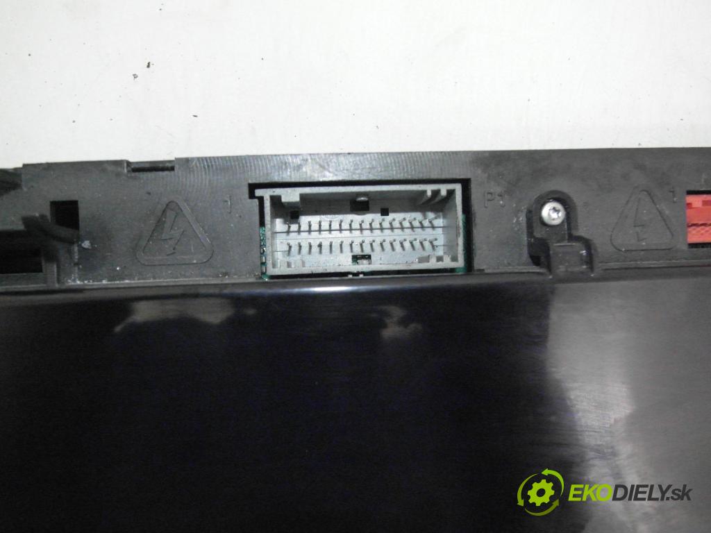 RENAULT SCENIC II (JM0/1_) MINIVAN 2005 88,00 1.9 DCI - F9Q 812 1870,00 Prístrojovka elektrický P8200365607D ; 216693999 ; 216771074