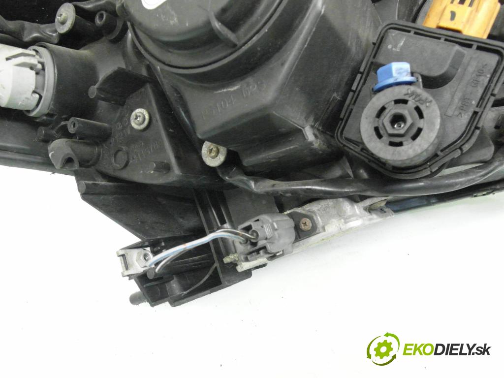 MAZDA 5 (CR19) MINIVAN 2006 105,00 2.0 CD - RF7J 1998,00 světlo LP W3T15671