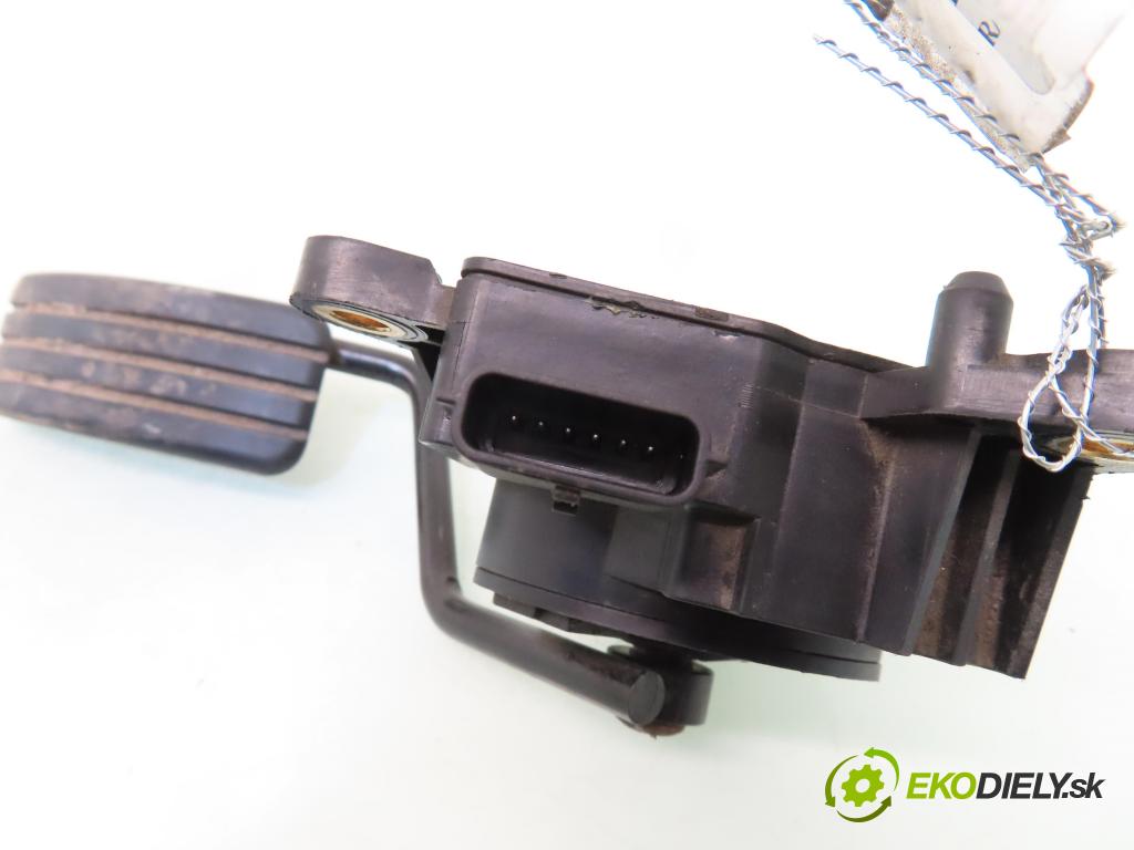 RENAULT SCENIC II (JM0/1_) MINIVAN 2005 88,00 1.9 DCI - F9Q 812 1870,00 potenciometr plynového pedálu 8200153269 (Potenciometr plynového pedálu)