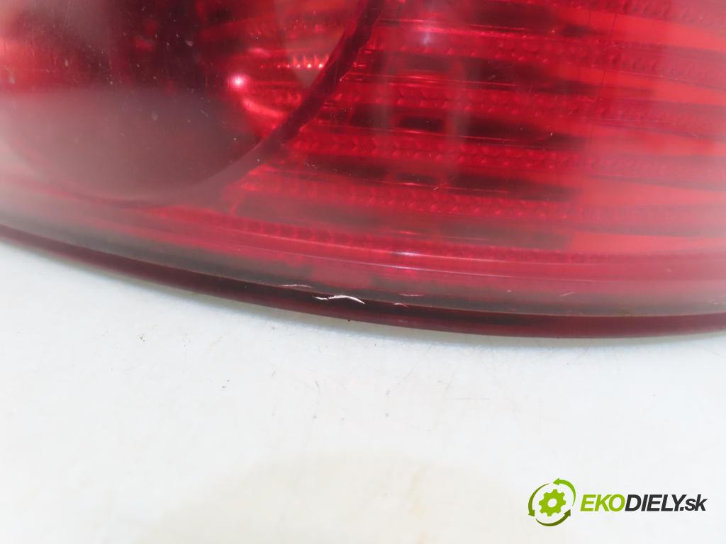 VW PASSAT B5.5 Variant (3B6) KOMBI 2001 96,00 1.9 TDI PD 130 - AVF 1896,00 světlo pravé zadní 3B9945096AA
