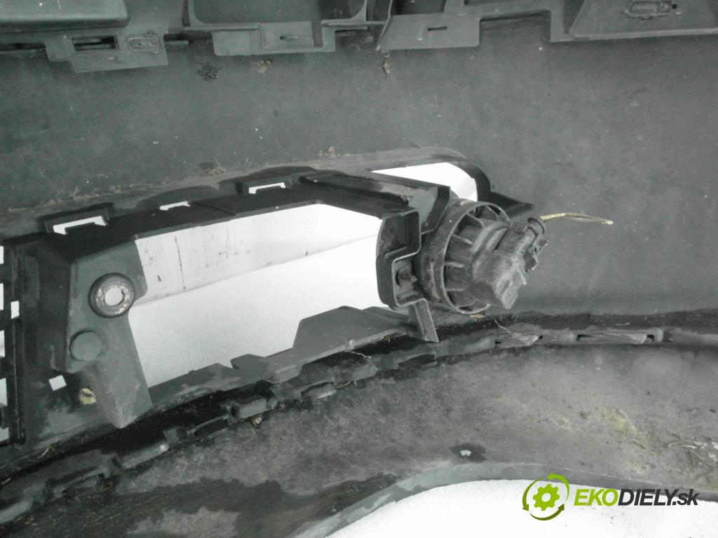 SEAT CORDOBA (6L2) SEDAN 2003 74,00 1.4 16V - BBZ 1390,00 nárazník přední část