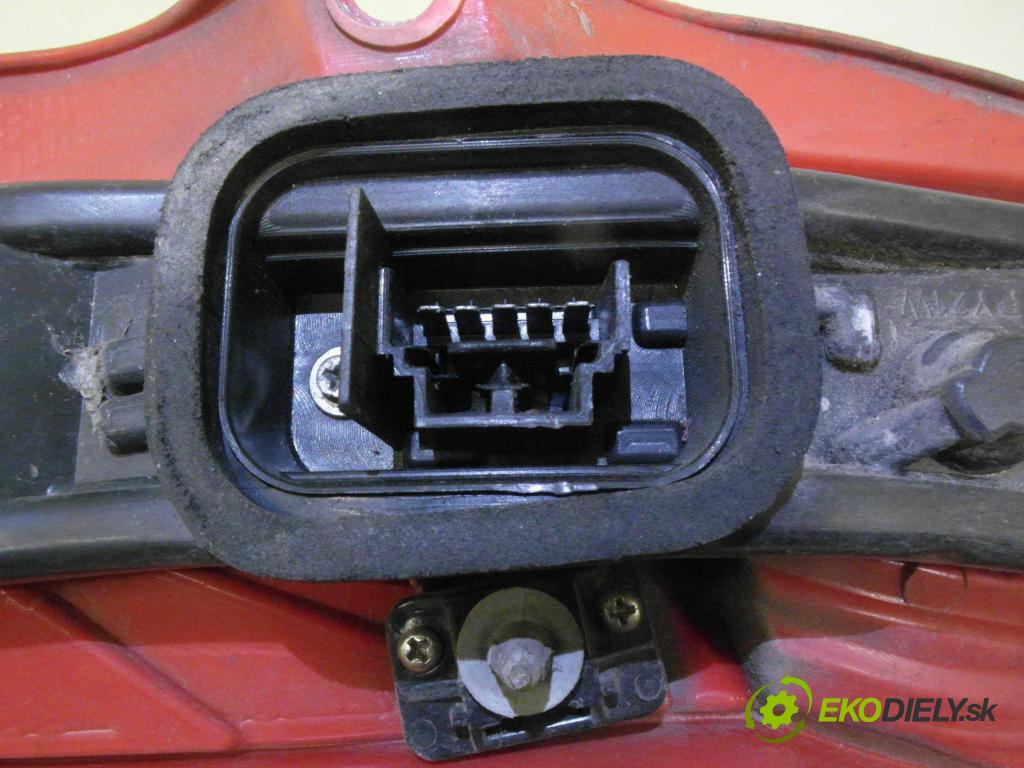 FIAT PANDA (169_) HB 2009 44,00 1.2 - 188 A4.000 1242,00 Svetlo pravé zadné 086611917R