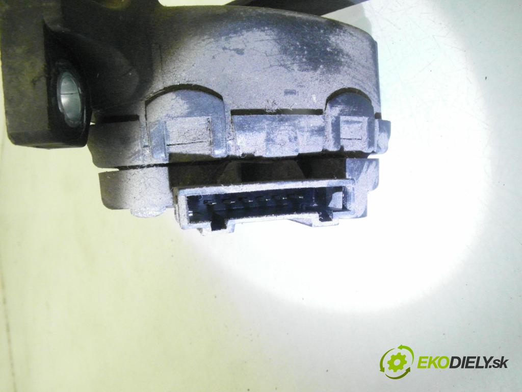 RENAULT CLIO II (BB_, CB_) HB 2003 48,00 1.5 dCi (B/CB07) - K9K 704 1461,00 Potenciometer plynu 8200089851 ; 6PV00811924 (Potenciometer plynového pedálu)