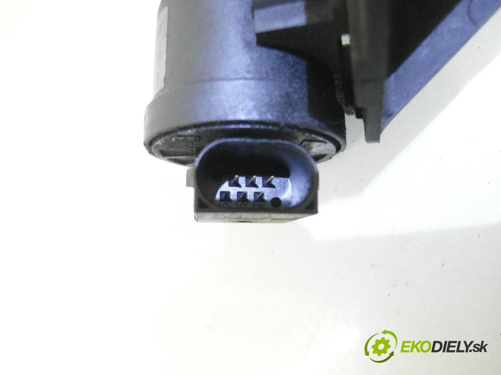 MERCEDES-BENZ SPRINTER 3-t Platforma / Podwozie (903) KABINA/PLATFORMA 1998 90,00 312 D 2.9 - OM 602.980 2874,00 Potenciometer plynu A0115428617 ; 0205001030 (Potenciometer plynového pedálu)