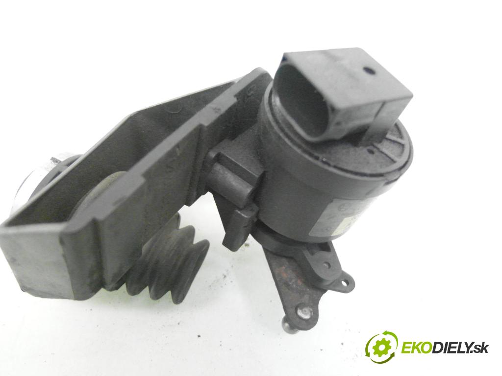 MERCEDES-BENZ SPRINTER 3-t Platforma / Podwozie (903) KABINA/PLATFORMA 1998 90,00 312 D 2.9 - OM 602.980 2874,00 Potenciometer plynu A0115428617 ; 0205001030 (Potenciometer plynového pedálu)