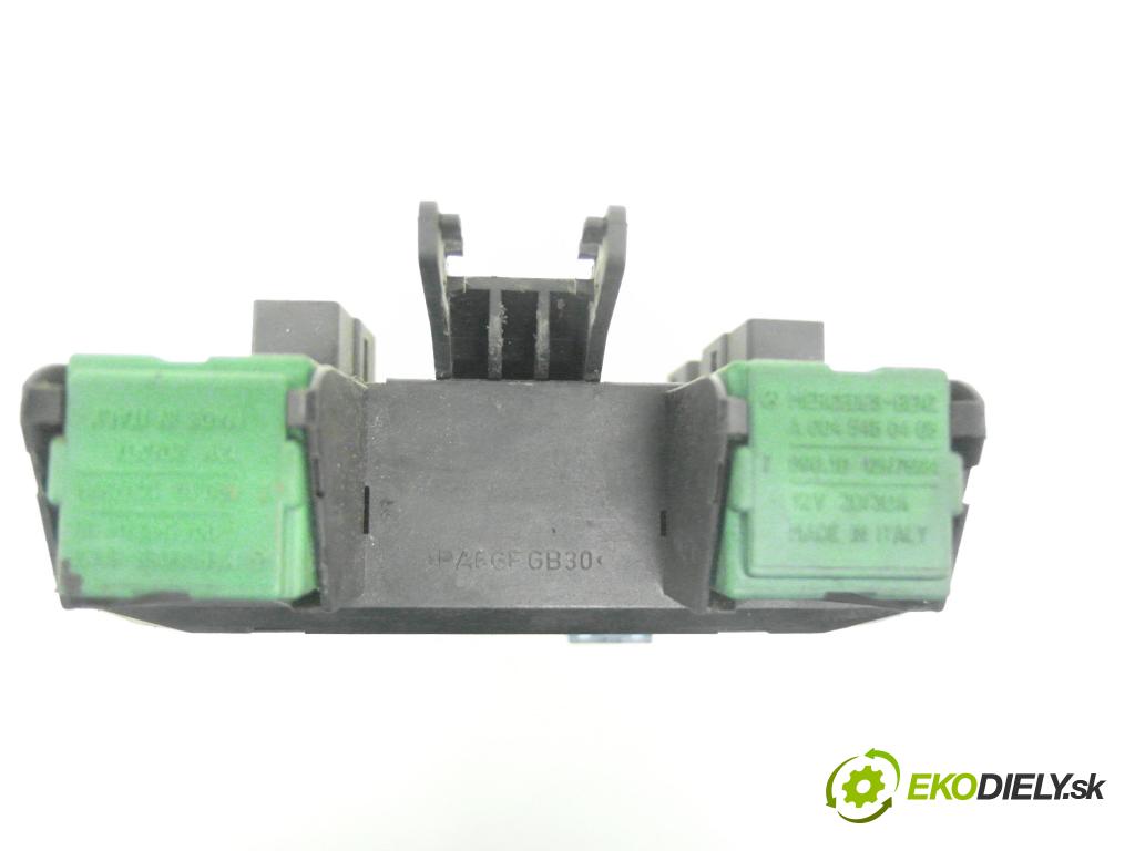 MERCEDES-BENZ SPRINTER 3-t Platforma / Podwozie (903) KABINA/PLATFORMA 1998 90,00 312 D 2.9 - OM 602.980 2874,00 Skrinka POJISTKY: 0005400950 ; 08501003