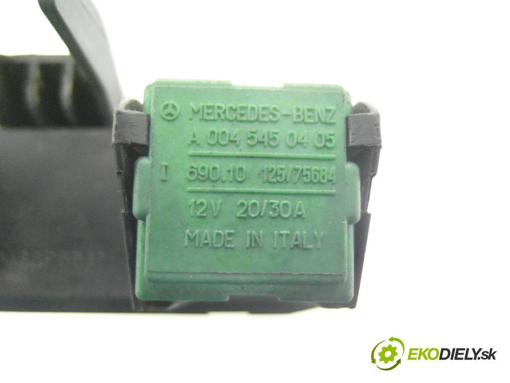 MERCEDES-BENZ SPRINTER 3-t Platforma / Podwozie (903) KABINA/PLATFORMA 1998 90,00 312 D 2.9 - OM 602.980 2874,00 Skrinka POJISTKY: 0005400950 ; 08501003