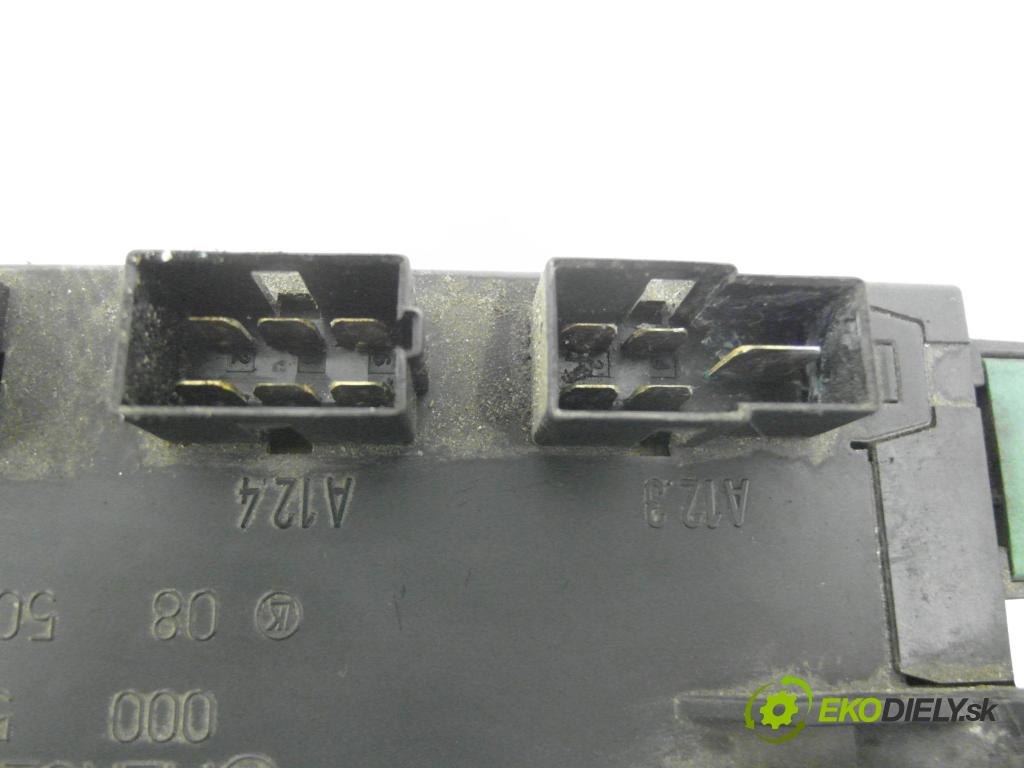 MERCEDES-BENZ SPRINTER 3-t Platforma / Podwozie (903) KABINA/PLATFORMA 1998 90,00 312 D 2.9 - OM 602.980 2874,00 Skrinka POJISTKY: 0005400950 ; 08501003