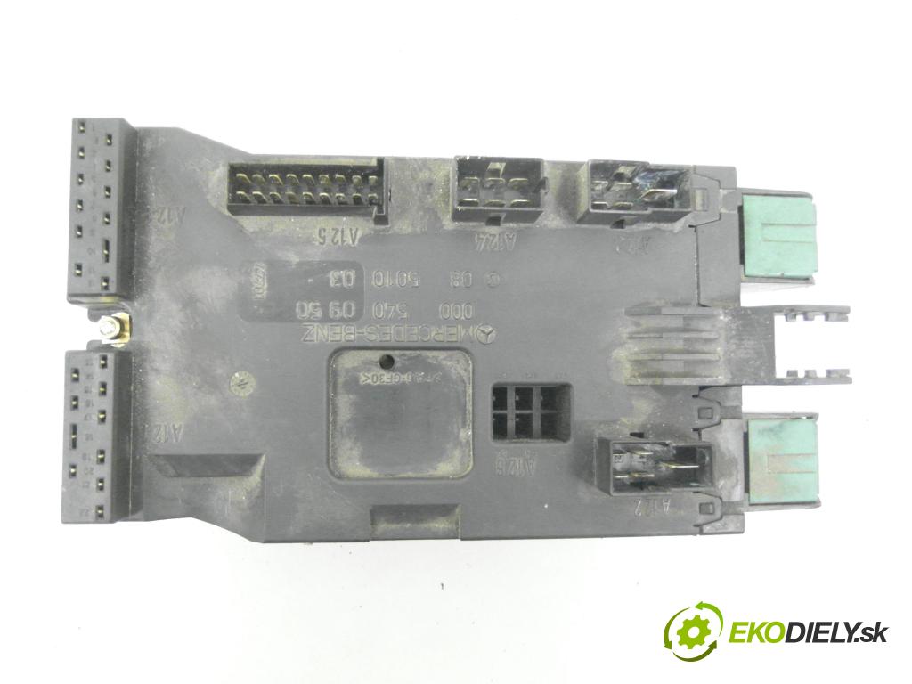 MERCEDES-BENZ SPRINTER 3-t Platforma / Podwozie (903) KABINA/PLATFORMA 1998 90,00 312 D 2.9 - OM 602.980 2874,00 Skrinka POJISTKY: 0005400950 ; 08501003
