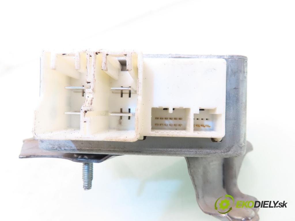 TOYOTA YARIS (_P9_) HB 2006 51,00 1.0 VVT-i (KSP90_) - 1KR-FE 998,00 Riadiaca jednotka servočerpadlo 896500D110 ; 6900001067 ; 2250000540 (Riadiaca jednotka)