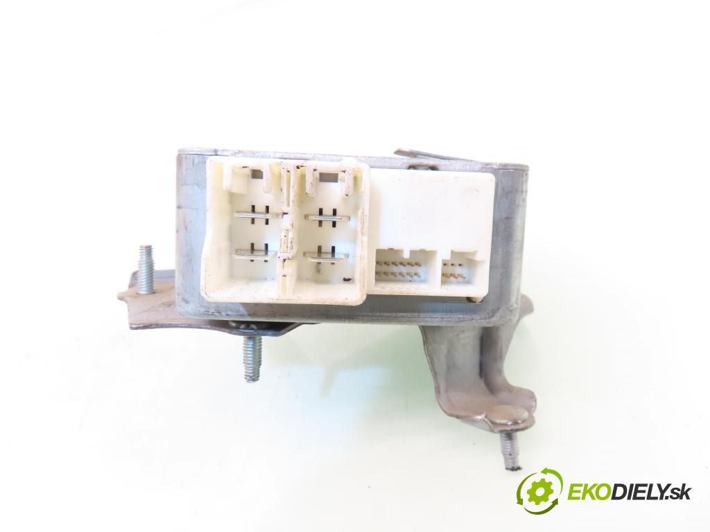 TOYOTA YARIS (_P9_) HB 2006 51,00 1.0 VVT-i (KSP90_) - 1KR-FE 998,00 Riadiaca jednotka servočerpadlo 896500D110 ; 6900001067 ; 2250000540 (Riadiaca jednotka)