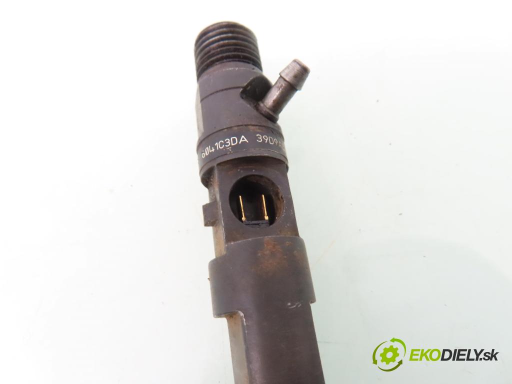 RENAULT CLIO II (BB_, CB_) HB 2003 48,00 1.5 dCi 65 - K9K 704 1461,00 vstrekovač EJBR01801Z ; 8200206565 ; 8200049873 (Vstrekovač paliva)
