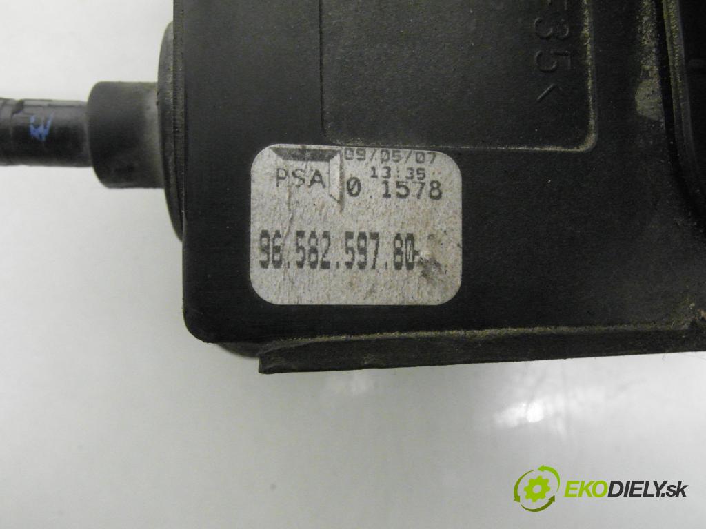 PEUGEOT 407 SW (6E_) KOMBI 2007 80,00 1.6 HDi 110 - 9HZ (DV6TED4) 1560,00 ZVEDÁK: 9658259780