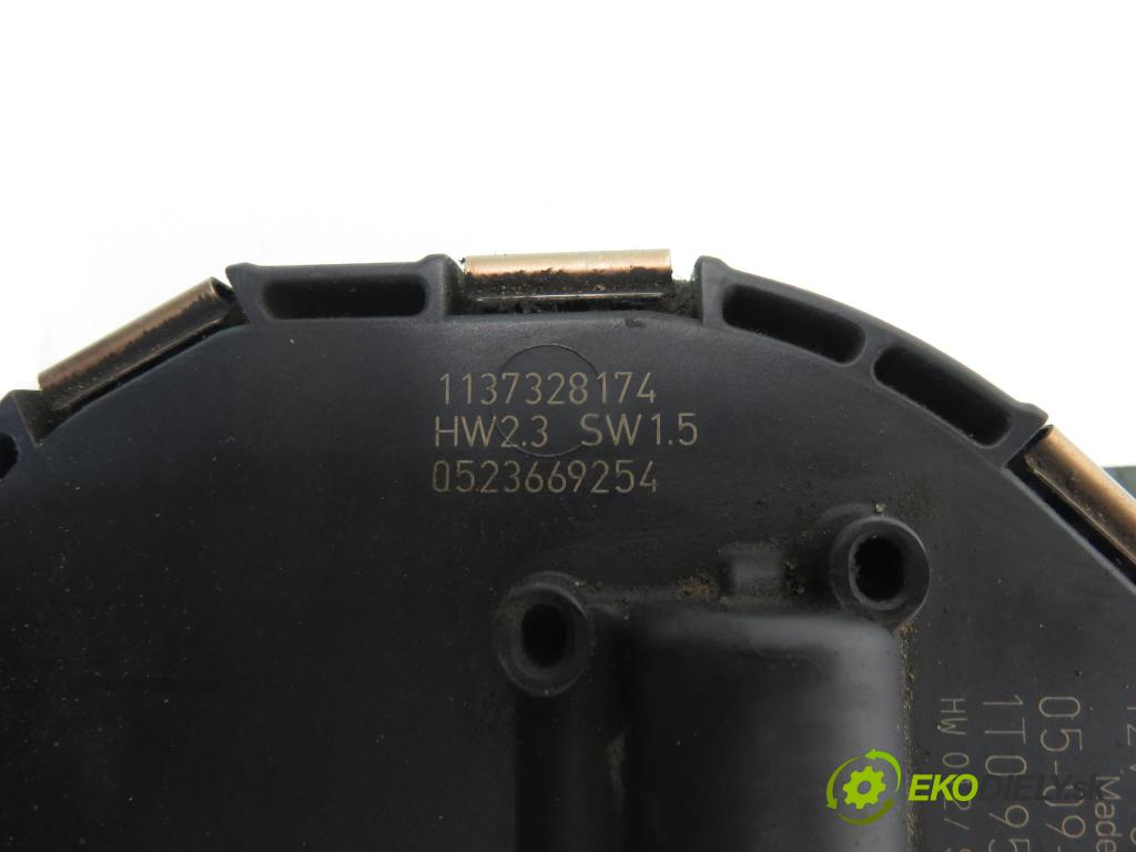 VW TOURAN (1T1, 1T2) MINIVAN 2006 103,00 2.0 TDI - BMM 1968,00 Motorček stieračov 0390241785 ; 1T0955119C ; 1137328174