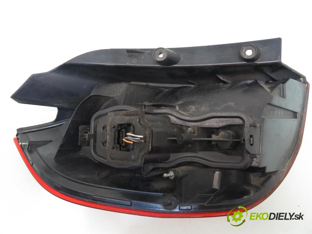 RENAULT SCENIC II (JM0/1_) MINIVAN 2005 74,00 1.5 dCi 101 - K9K 728 1461,00 Svetlo pravé zadné 2SK00946702 ; 8200474327