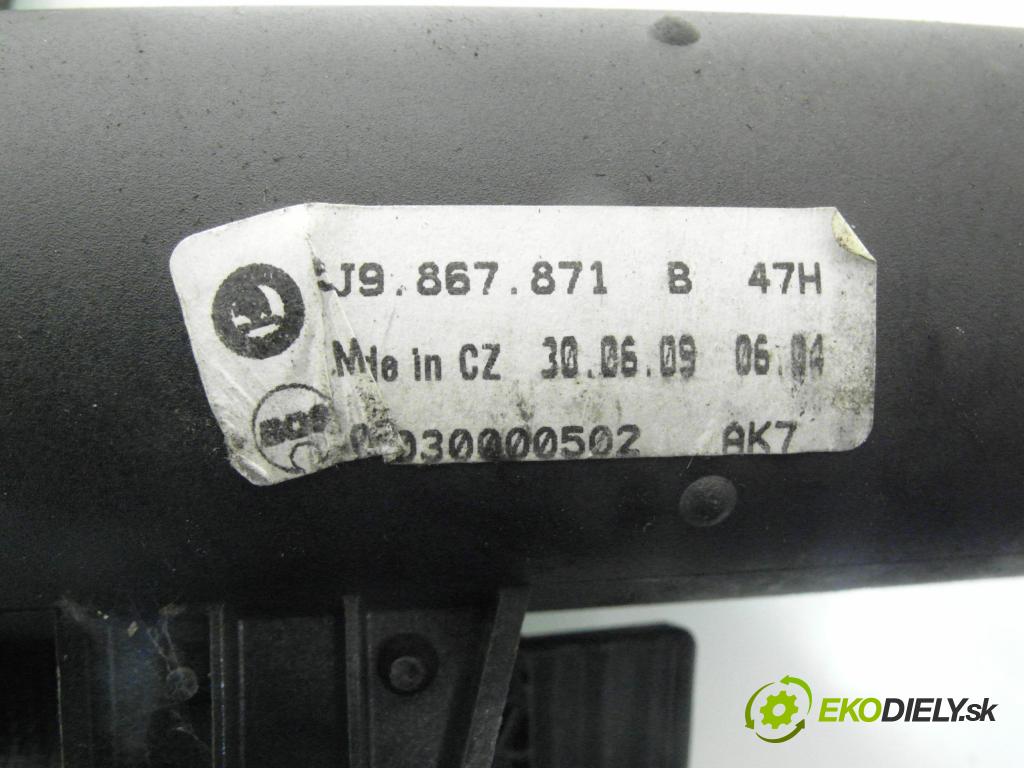 SKODA FABIA II Combi (545) KOMBI 2009 59,00 1.4 TDI - BNV 1422,00 Roleta kufor 5J9867871B
