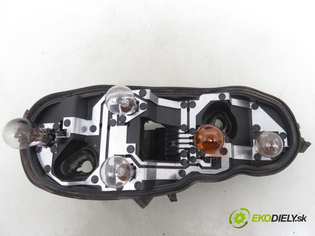 OPEL CORSA D (S07) HB 2006 59,00 1.2 - Z 12 XEP 1229,00 Svetlo pravé zadné 13186351 ; 89038961A
