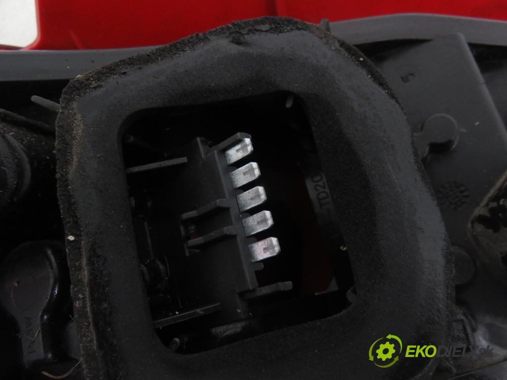 OPEL CORSA D (S07) HB 2006 59,00 1.2 - Z 12 XEP 1229,00 Svetlo pravé zadné 13186351 ; 89038961A