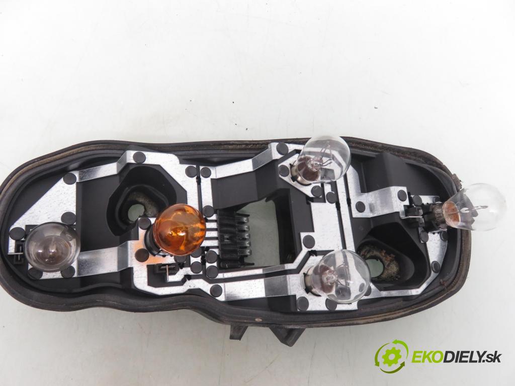 OPEL CORSA D (S07) HB 2006 59,00 1.2 - Z 12 XEP 1229,00 Svetlo ľavé zadné 13186350 ; 89038960A