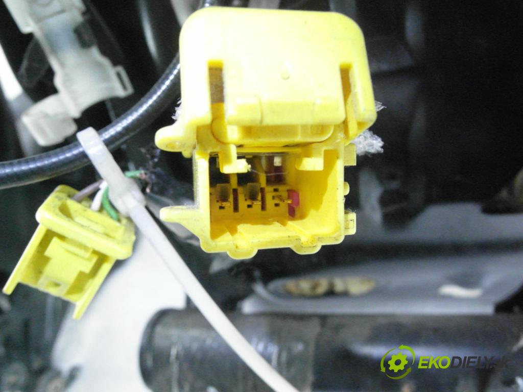 SEAT LEON (1M1) HB 2004 110,00 1.9 TDI PD 150 - ARL 1896,00 Sedadlá, sedačky 1J4881105GK ; 067635004