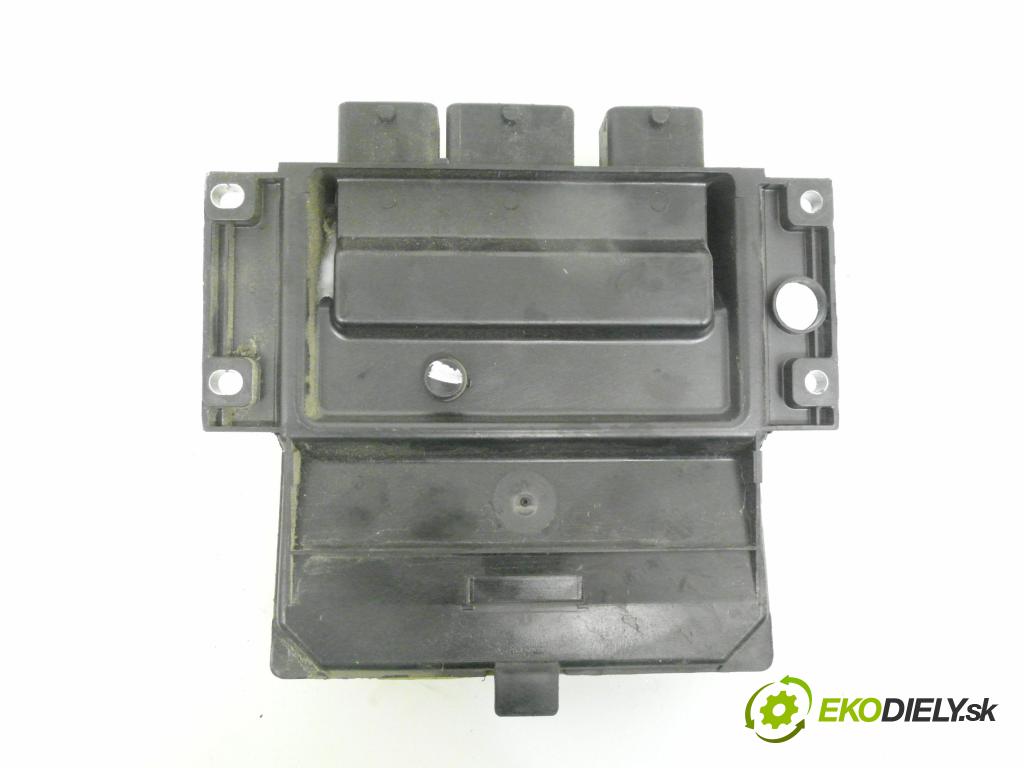 RENAULT SCENIC II (JM0/1_) MINIVAN 2005 74,00 1.5 dCi 101 - K9K 728 1461,00 Riadiaca jednotka Motor 8200498188 ; 8200469340 ; R0410B024D