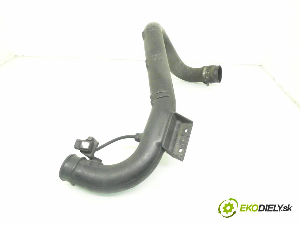 MERCEDES-BENZ SPRINTER 3-t Platforma / Podwozie (903) KABINA/PLATFORMA 1998 90,00 312 D 2.9 - OM 602.980 2874,00 Rúra prívodu vzduchu 9015280308 ; 0115420717