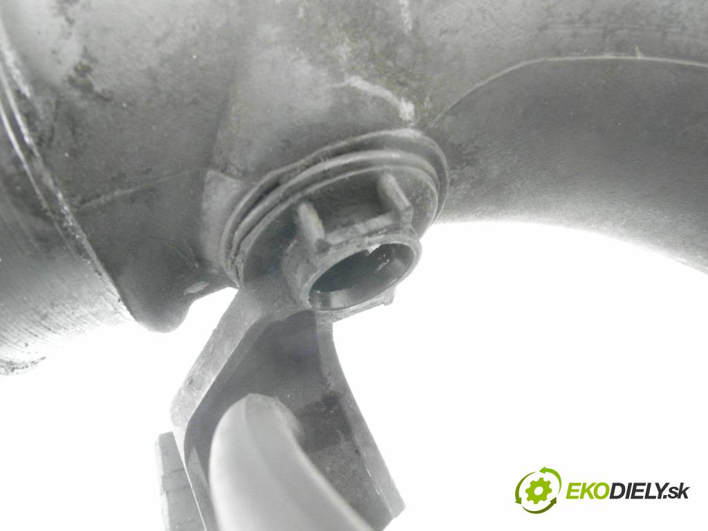 MERCEDES-BENZ SPRINTER 3-t Platforma / Podwozie (903) KABINA/PLATFORMA 1998 90,00 312 D 2.9 - OM 602.980 2874,00 Rúra prívodu vzduchu 9015280308 ; 0115420717