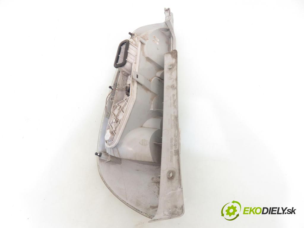 SKODA ROOMSTER (5J) KOMBIVAN 2014 66,00 1.6 TDI - CAYB 1598,00 Svetlo pravé zadné 5J7945112