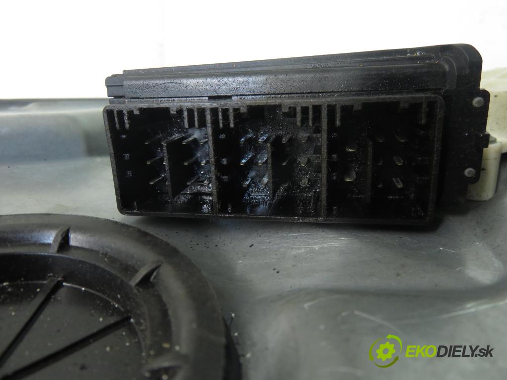 SEAT CORDOBA (6L2) SEDAN 2003 74,00 1.4 16V - BBZ 1390,00 mechanismus oken 6L4837755J ; 6Q2959802C ; 6L4837751AR