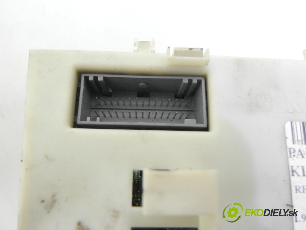 RENAULT LAGUNA II (BG0/1_) HB 2001 88,00 1.9 dCi (BG08, BG0G) - F9Q 750 1870,00 Panel kúrenia KLIMATRONIK 8200181132D ; 52485201