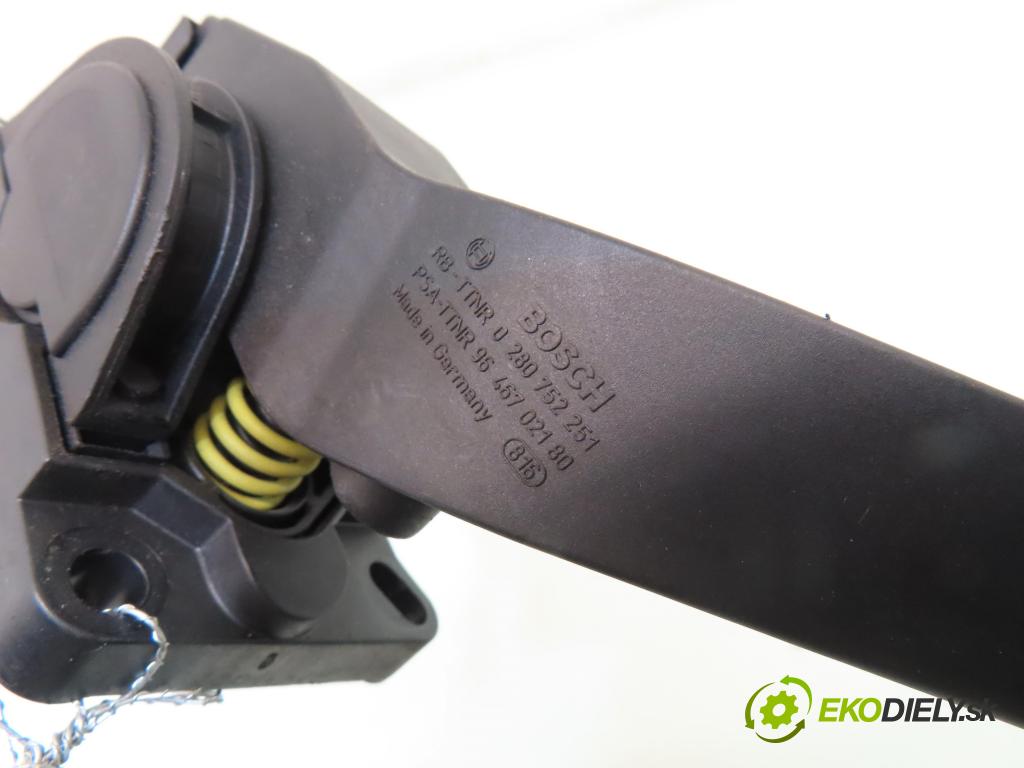 CITROEN C3 I (FC_) HB 2004 54,00 1.4 i - KFV (TU3JP) 1360,00 Potenciometer plynu 0280752251 ; 9646702180 (Potenciometer plynového pedálu)
