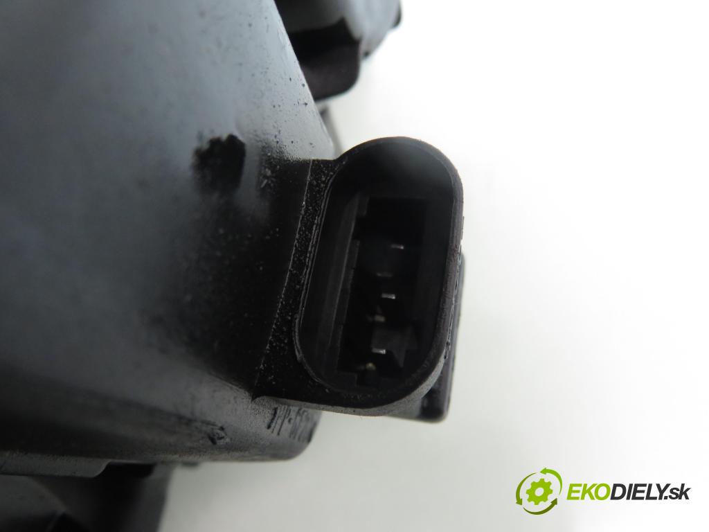 RENAULT SCENIC I (JA0/1_) MINIVAN 2002 75,00 1.9 dCi 102 - F9Q 732 1870,00 Svetlo PP 89002987 ; 7700432097