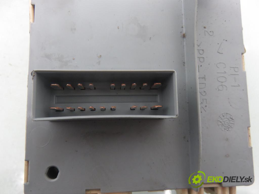 ALFA ROMEO 147 (937_) HB 2002 88,00 1.6 16V T.SPARK 120 - AR 32104 1598,00 spinačka / imobilizéra IMMO / Riadiaca jednotka 0261206715 ; B36505521 ; 46558759
