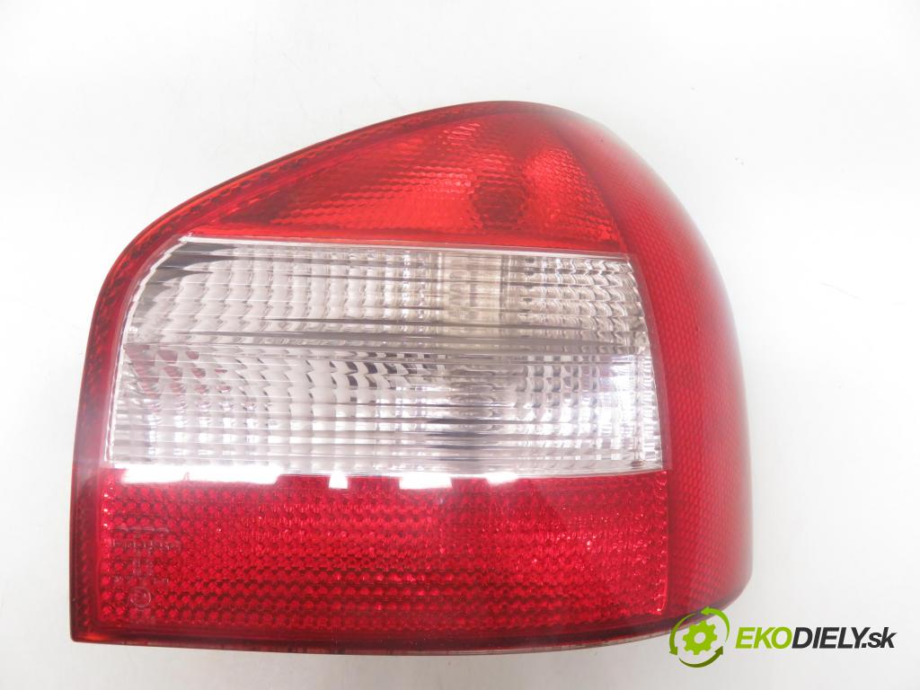 AUDI A3 (8L1) HB 2003 75,00 1.6 8V 102 - BFQ 1595,00 Svetlo pravé zadné