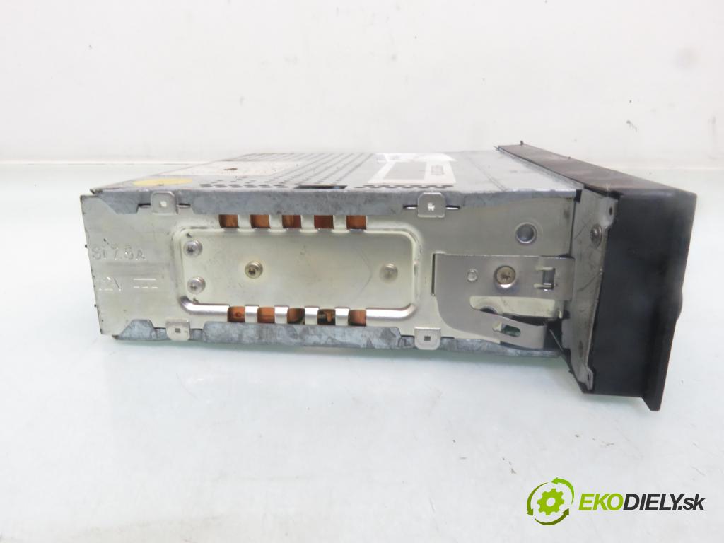 AUDI A3 (8L1) HB 2003 75,00 1.6 8V 102 - BFQ 1595,00 RADIO CD 8L0035186G