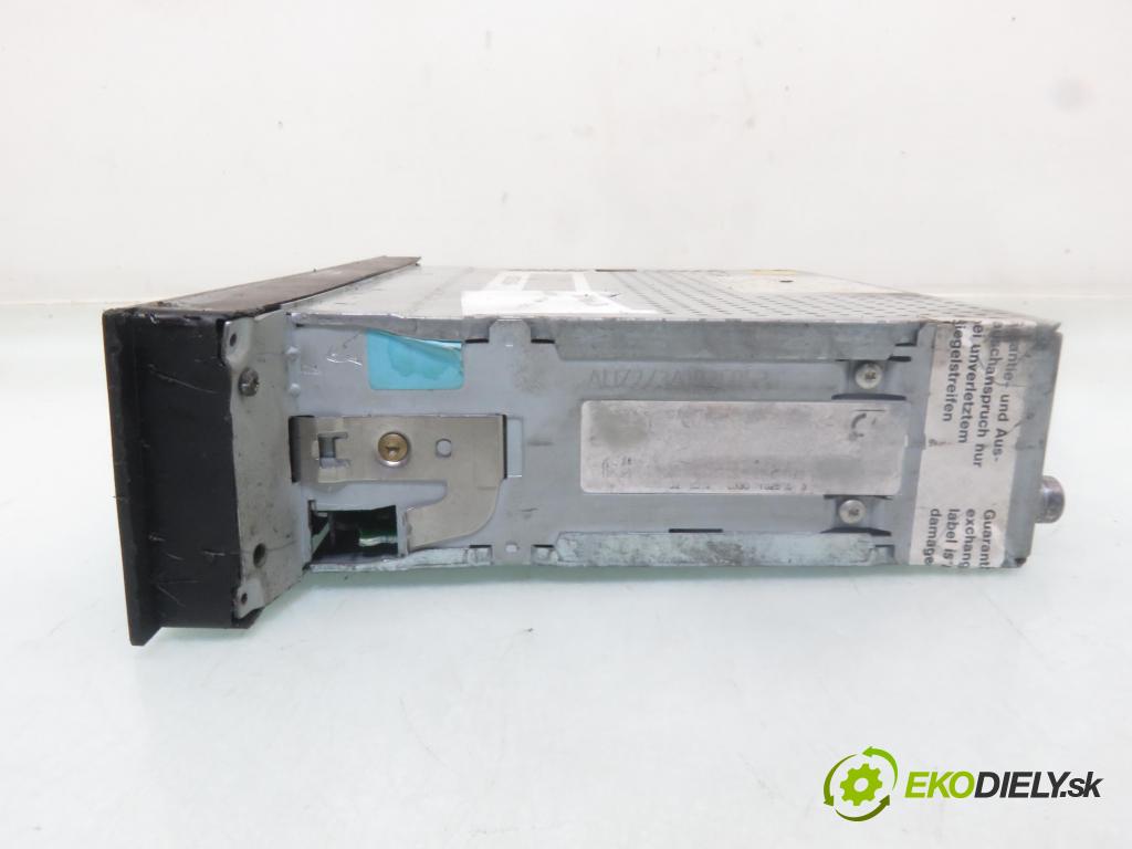 AUDI A3 (8L1) HB 2003 75,00 1.6 8V 102 - BFQ 1595,00 RADIO CD 8L0035186G