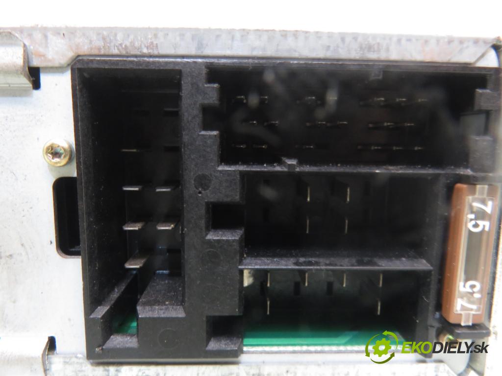 AUDI A3 (8L1) HB 2003 75,00 1.6 8V 102 - BFQ 1595,00 RADIO CD 8L0035186G