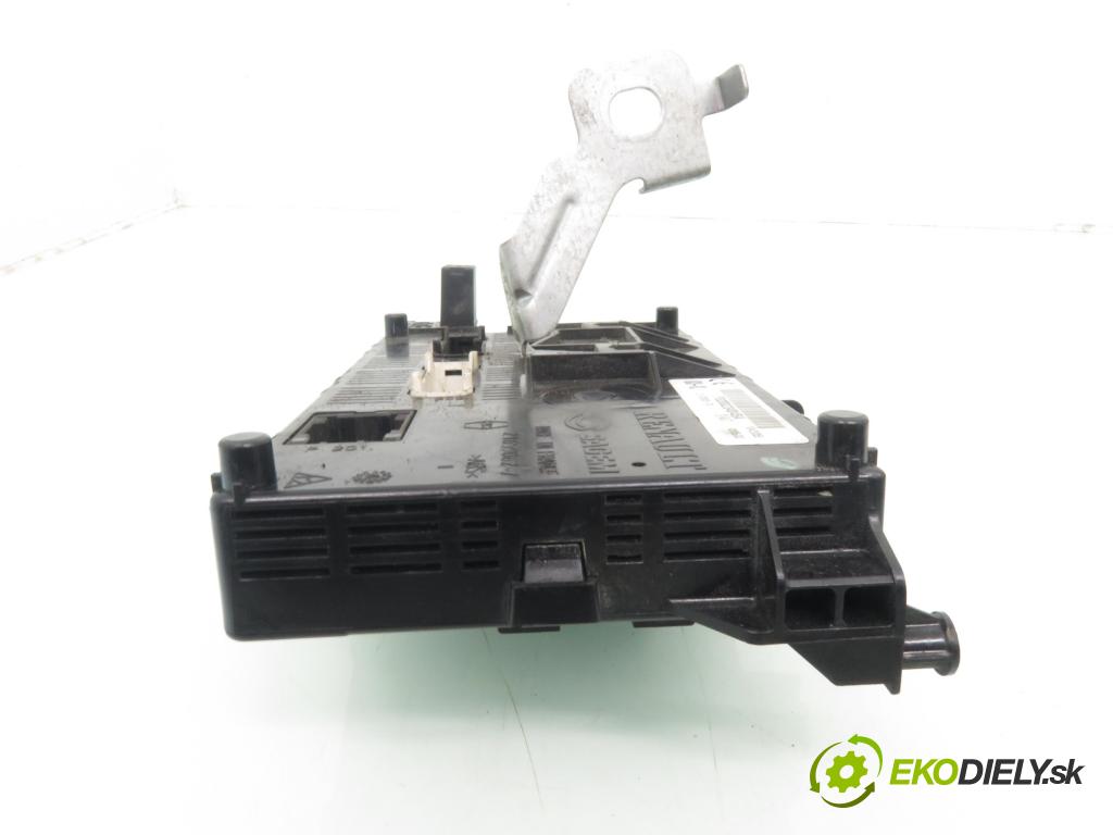 RENAULT THALIA I (LB0/1/2_) SEDAN 2001 55,00 1.4 - K7J 700 1390,00 MODUL UCH-2 P8200234045A