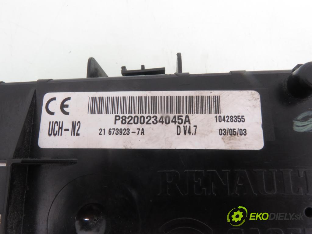 RENAULT THALIA I (LB0/1/2_) SEDAN 2001 55,00 1.4 - K7J 700 1390,00 MODUL UCH-2 P8200234045A