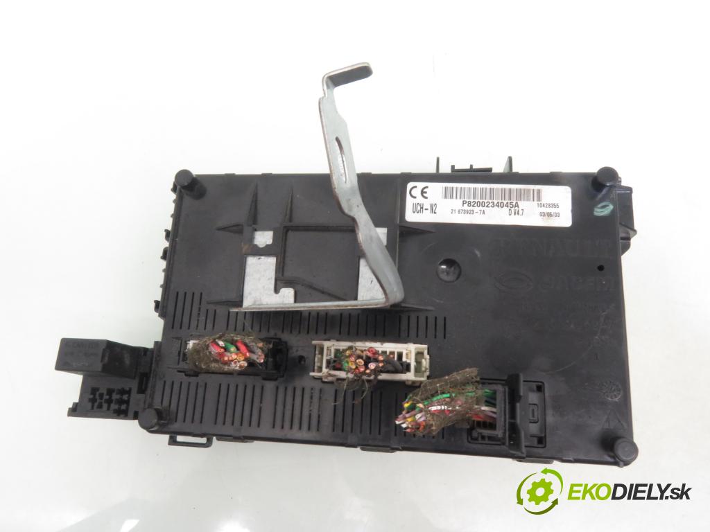 RENAULT THALIA I (LB0/1/2_) SEDAN 2001 55,00 1.4 - K7J 700 1390,00 MODUL UCH-2 P8200234045A