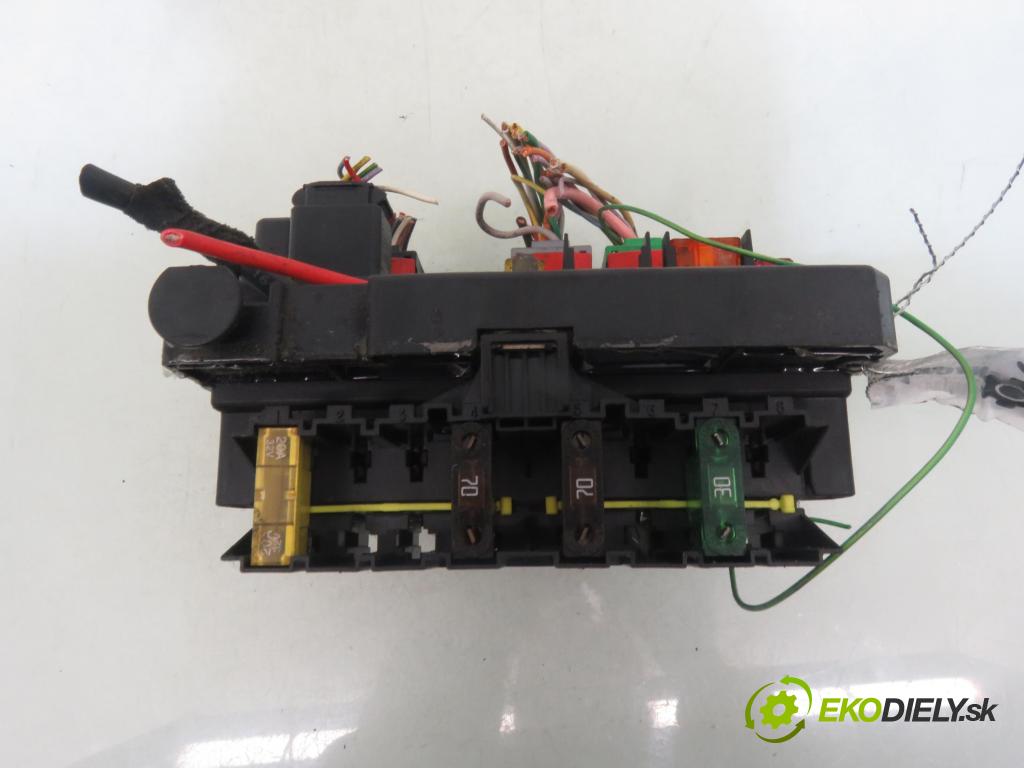 PEUGEOT 206 liftback (2A/C) HB 2001 440,00 1.1 i - HFX (TU1JP) 1124,00 MODUL BSM 9644038780