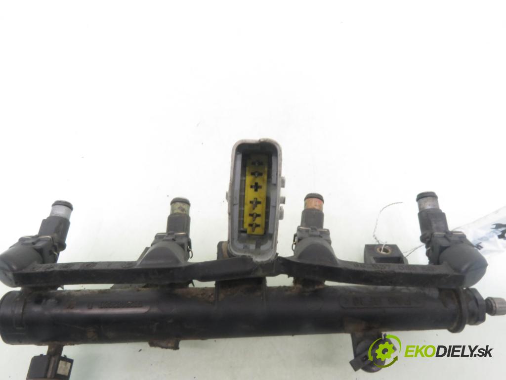 CITROEN C3 I (FC_) HB 2004 54,00 1.4 i - KFV (TU3JP) 1360,00 lišta vstřikovací 9628982980D ; 01F002A (Vstřikovací lišta)
