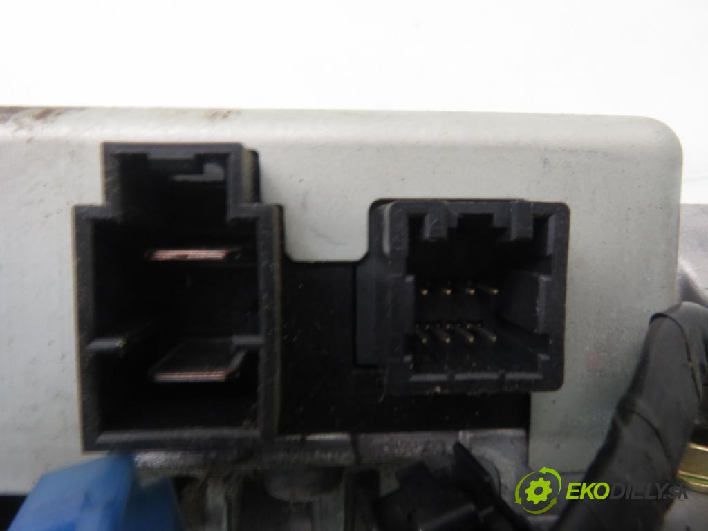 OPEL CORSA C (X01) HB 2004 55,00 1.2 16V 75 - Z 12 XE 1199,00 SLOUPEC / PODPORA elektrický 13136672 ; 13136673 ; Q1T17775MZZ